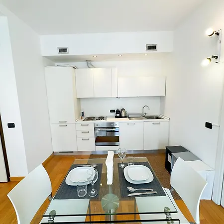 Open Space Con Terrazzo In Apartment *