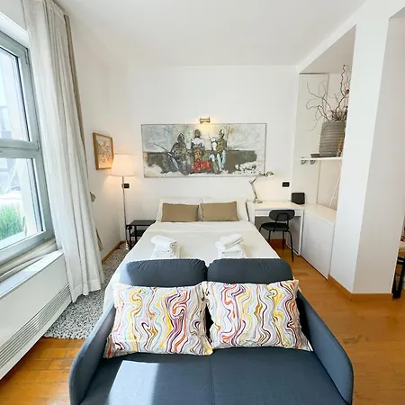 Open Space Con Terrazzo In Appartement Milaan