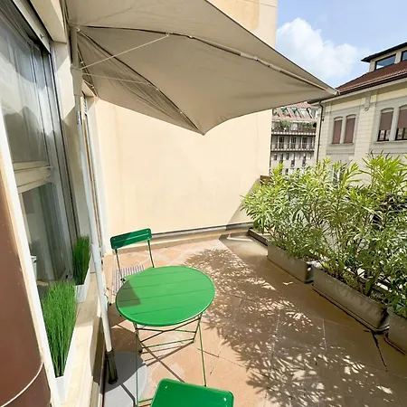 Open Space Con Terrazzo In Appartement Milaan